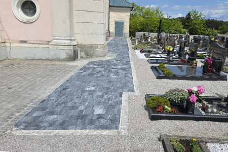 Tlakovanje ob cerkvi in žarnem zidu v Begunjah Foto Boštjan Otoničar (7)
